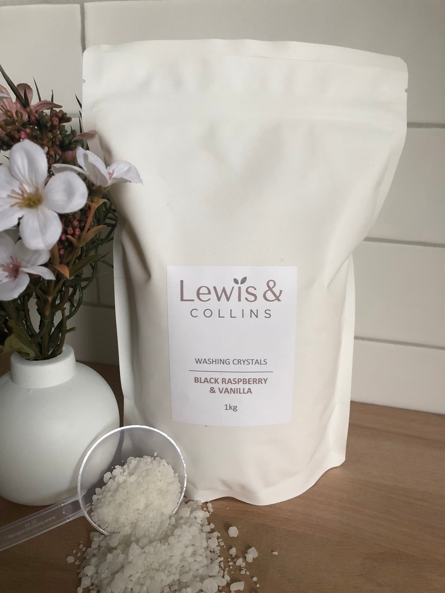 Lewis & Collins Black Raspberry & Vanilla Washing Crystals Refill 2kg